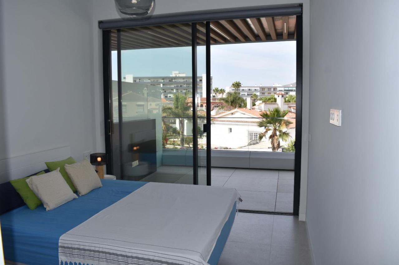 Luxury Complex Beachfront Apartment, Infinity Pool, Sauna, Gym And Large Terrace Torremolinos Eksteriør bilde