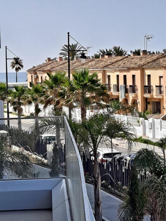 Luxury Complex Beachfront Apartment, Infinity Pool, Sauna, Gym And Large Terrace Torremolinos Eksteriør bilde