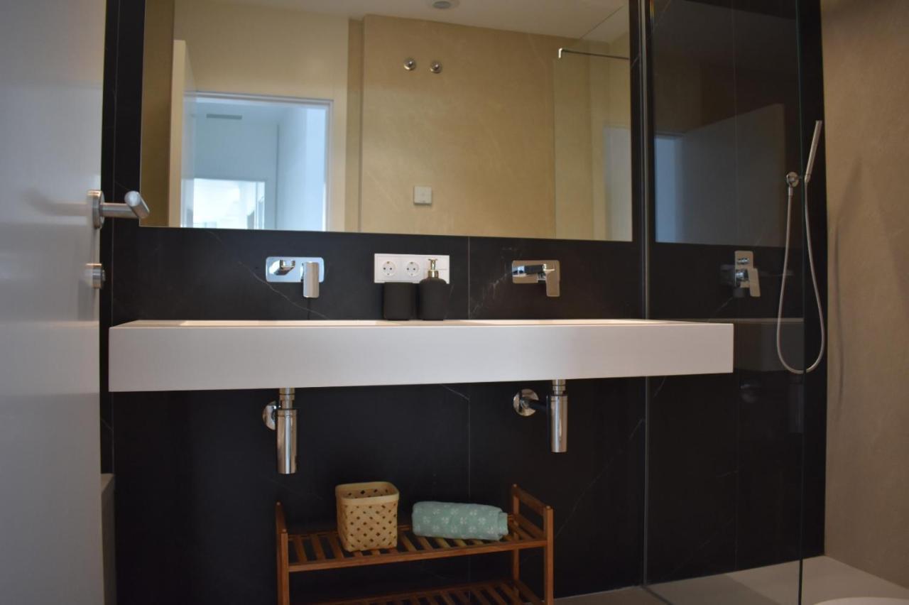 Luxury Complex Beachfront Apartment, Infinity Pool, Sauna, Gym And Large Terrace Torremolinos Eksteriør bilde