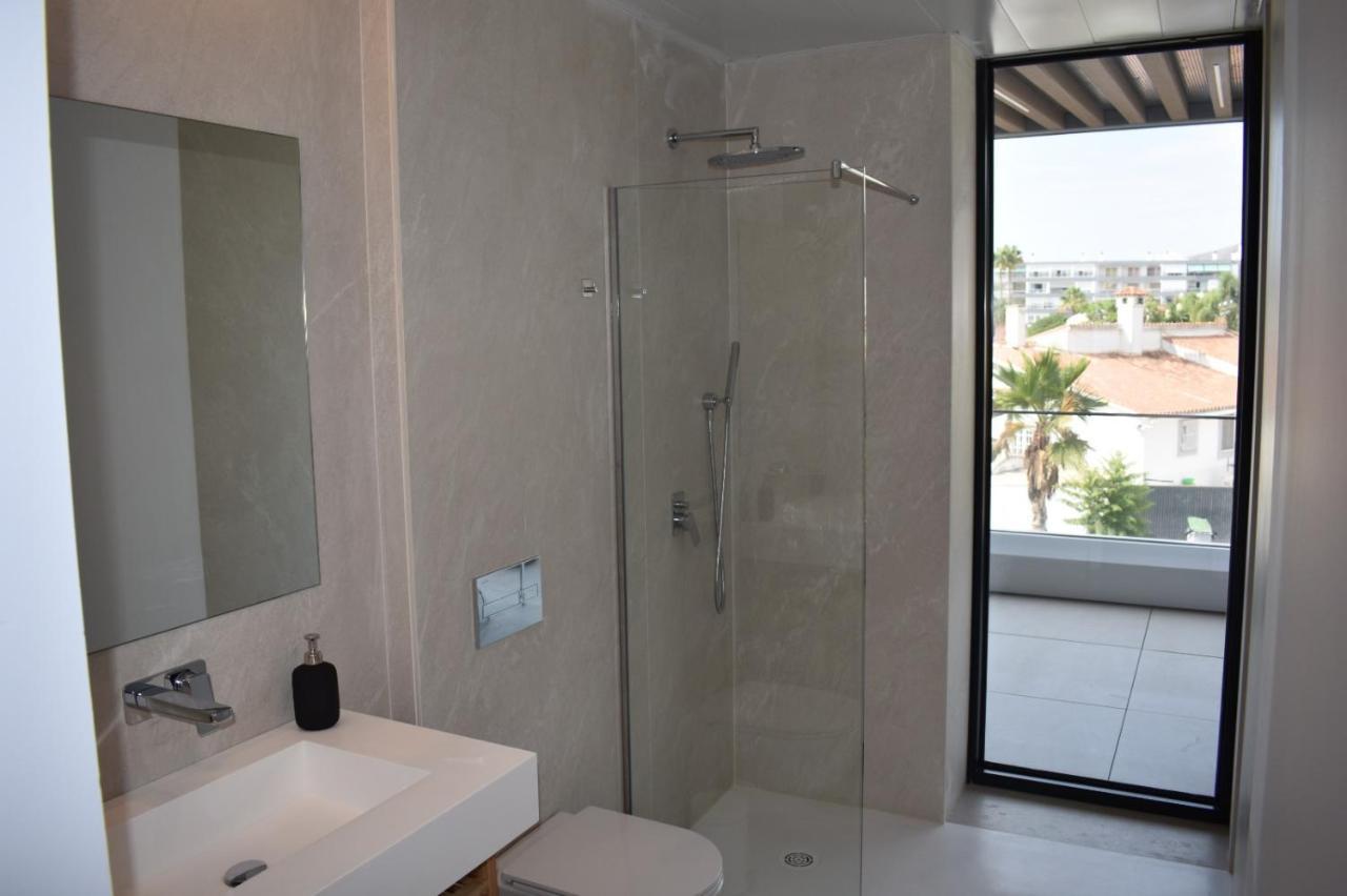 Luxury Complex Beachfront Apartment, Infinity Pool, Sauna, Gym And Large Terrace Torremolinos Eksteriør bilde