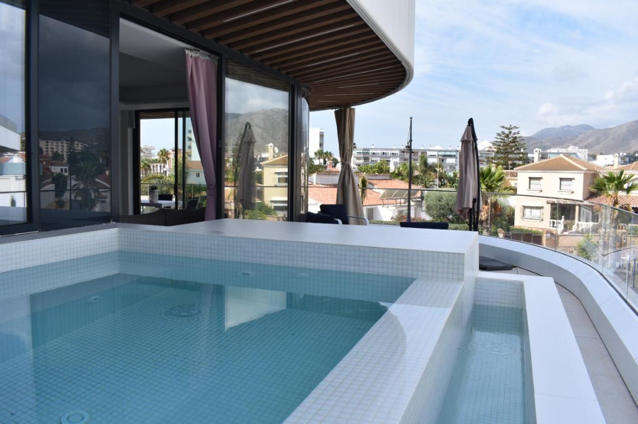 Luxury Complex Beachfront Apartment, Infinity Pool, Sauna, Gym And Large Terrace Torremolinos Eksteriør bilde