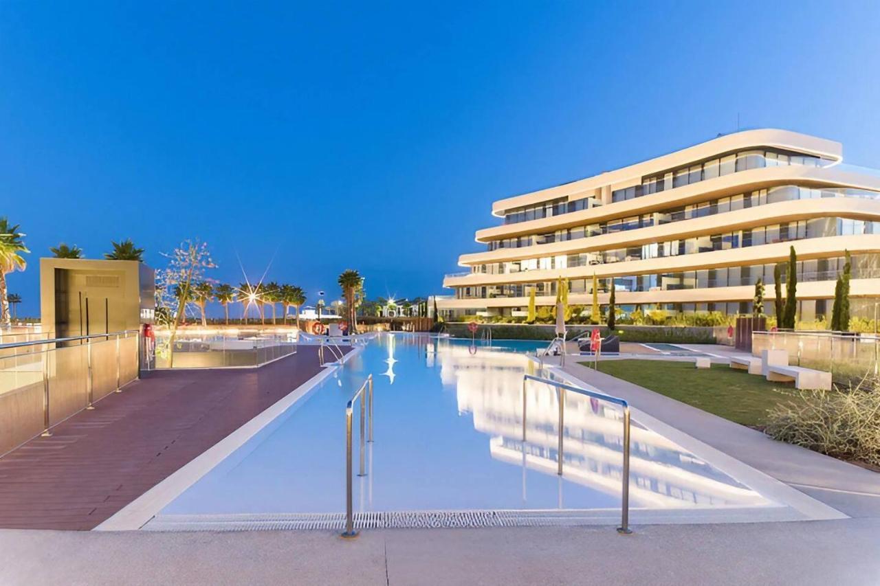 Luxury Complex Beachfront Apartment, Infinity Pool, Sauna, Gym And Large Terrace Torremolinos Eksteriør bilde