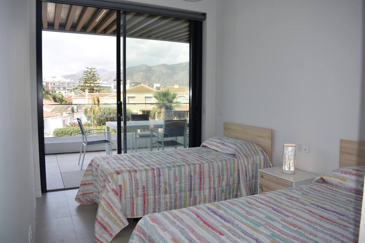 Luxury Complex Beachfront Apartment, Infinity Pool, Sauna, Gym And Large Terrace Torremolinos Eksteriør bilde