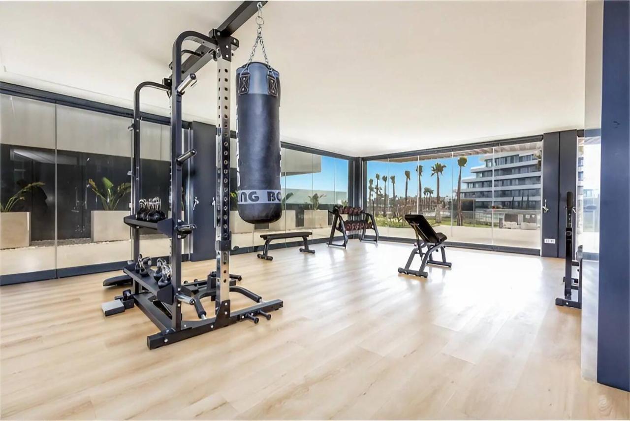 Luxury Complex Beachfront Apartment, Infinity Pool, Sauna, Gym And Large Terrace Torremolinos Eksteriør bilde