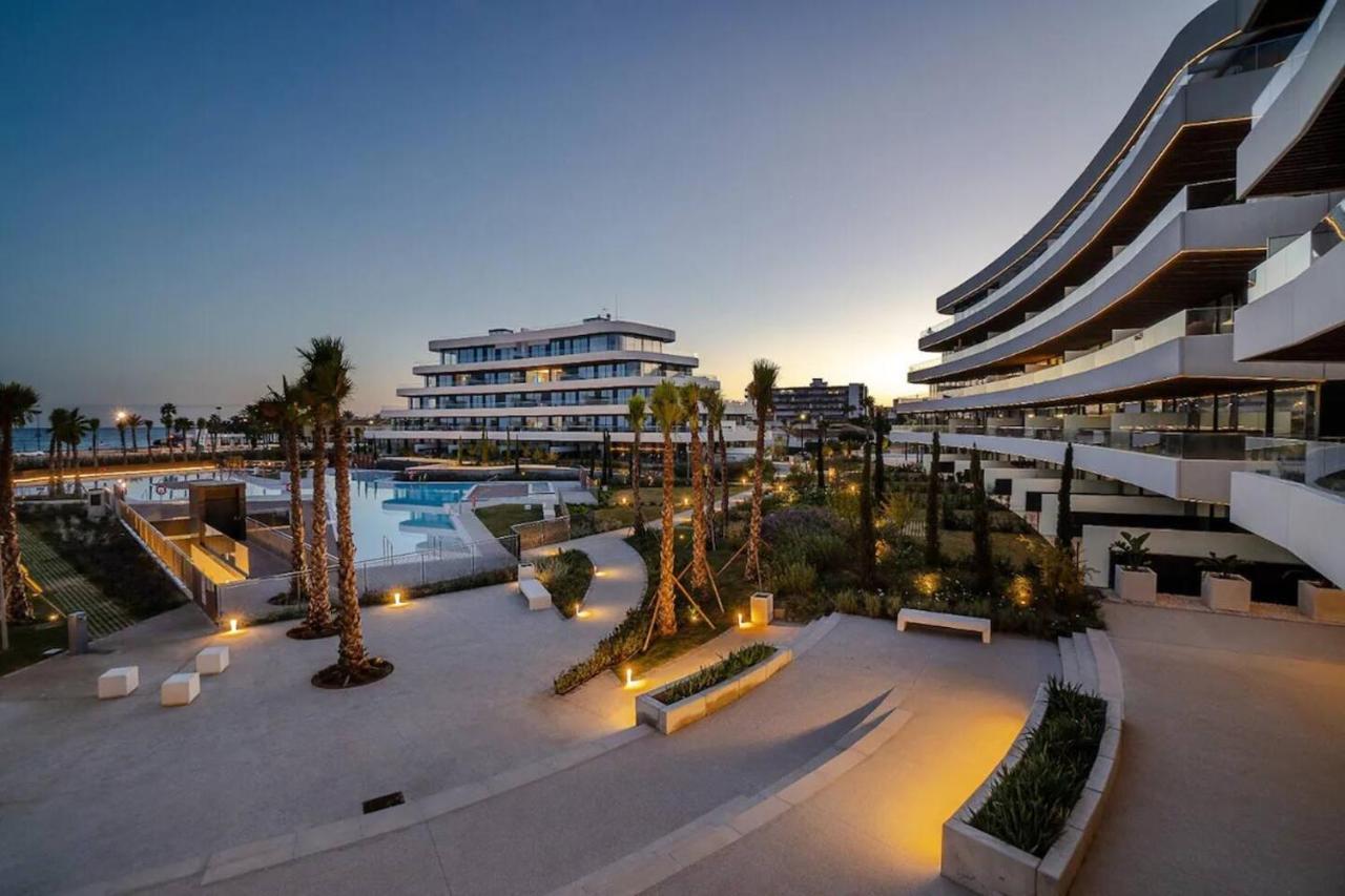 Luxury Complex Beachfront Apartment, Infinity Pool, Sauna, Gym And Large Terrace Torremolinos Eksteriør bilde
