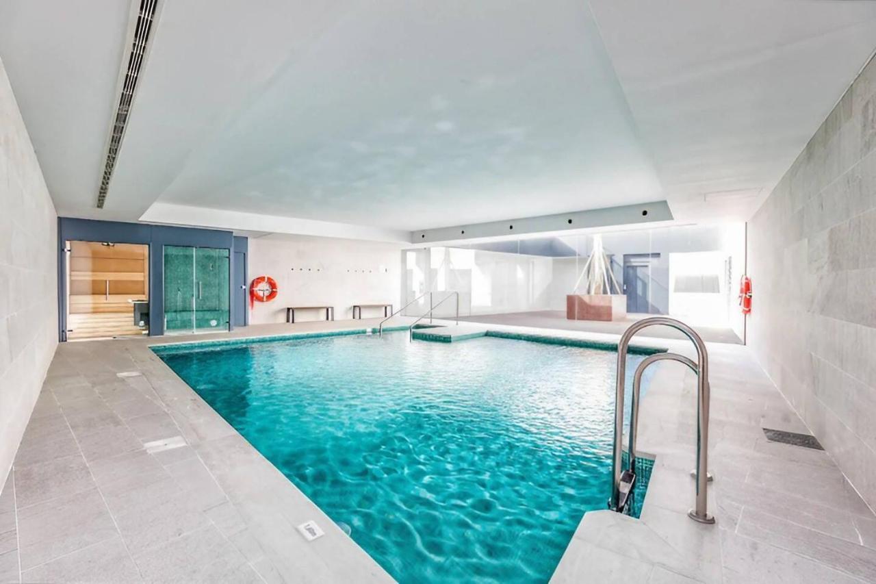 Luxury Complex Beachfront Apartment, Infinity Pool, Sauna, Gym And Large Terrace Torremolinos Eksteriør bilde